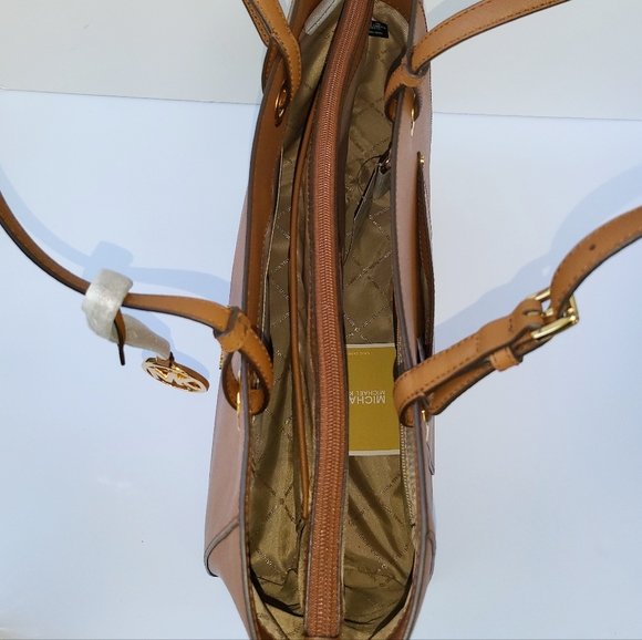 🔥SOLD🔥🌺Michael Kors🌺 WALSH MD Multifunction Tote & Wallet👜 - Picture 10 of 17